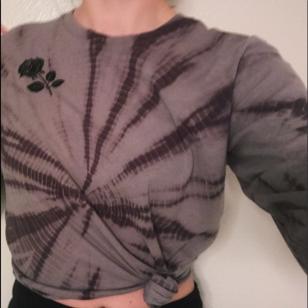 A long sleeve grey shirt.